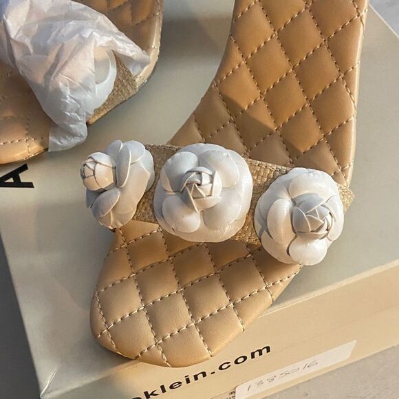 Anne Klein Beige Heeled Sandals with Floral Detail sz 9m, SL3-138s016 - Picture 3 of 3